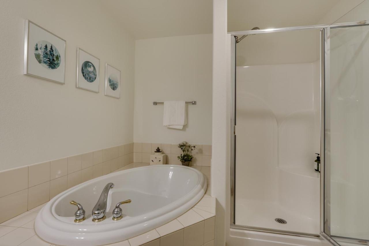 Klamath Falls Getaway With Pool And Hot Tub Access! Buitenkant foto